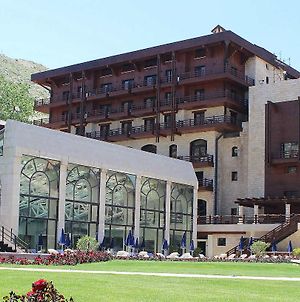 Intercontinental Mzaar Lebanon Mountain Resort & Spa Kfardebian Exterior photo