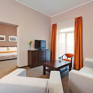 Lviv Ramada Hotel Room photo