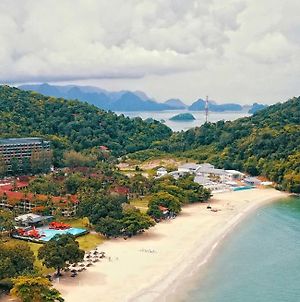 Holiday Villa Beach Resort & Spa Langkawi Exterior photo