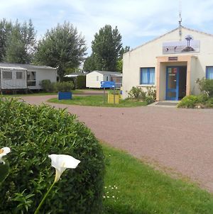 Hôtel Camping De La Rive à Notre-Dame-de-Monts Exterior photo