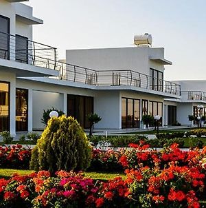 Aparthotel Cosmopolis Multi-Venue à Larnaca Exterior photo