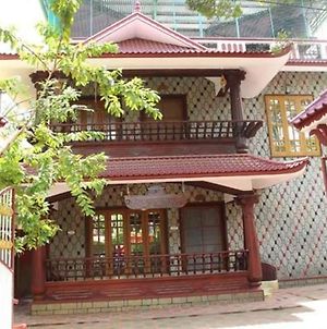 Kuppath Inn Kochi Exterior photo