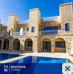 Bed and Breakfast Fiftyfour West Boutique Living à Għarb Exterior photo