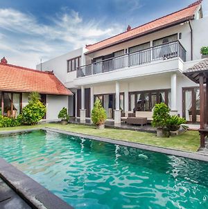 Villa Noelly Bali Uluwatu Exterior photo