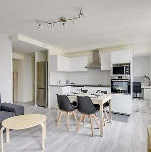 Chic And Spacious Apart With Parking Cergy Exterior photo