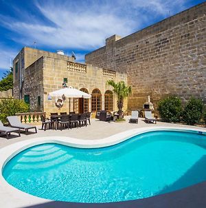 Villa Dar Ta' Tumas à Għarb Exterior photo