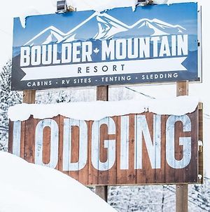 Boulder Mountain Resort Revelstoke Exterior photo