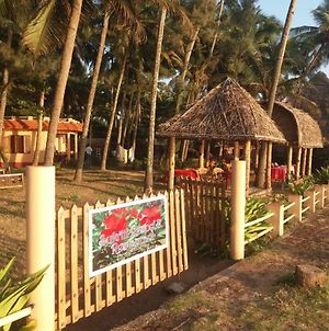 Sukriti Beach Resort Varkala Exterior photo