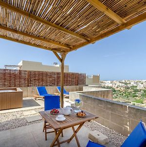 Appartement Gozo Penthouse With Private Rooftop Jacuzzi, Terrace + Views à Xagħra Exterior photo