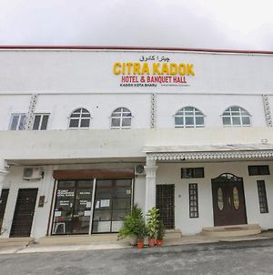 Oyo 90115 Citra Kadok Hotel & Banquet Hall Kota Bharu Exterior photo
