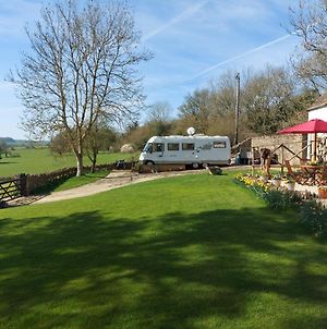 Large Static Motorhome - Stunning Countryside Views Cirencester Exterior photo