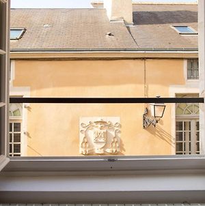 Appartement Charmant studio au pied de la Cathédrale de Poitiers Exterior photo