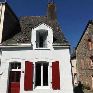 Charming Cottage In A Typical French Village Saint-Christophe-du-Luat Exterior photo