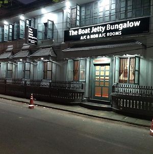 Hôtel The Boat Jetty Bungalow à Kochi Exterior photo