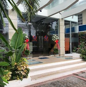 Seacliff Suites Hotel And Resort Pinamalayan  Exterior photo