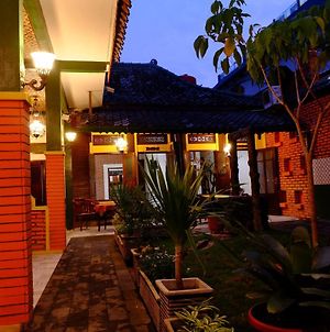 Kampoeng Djawa Guesthouse Yogyakarta Exterior photo
