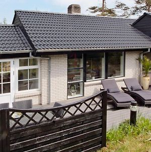 Luring Holiday Home In Jutland With Whirlpool Hemmet Exterior photo