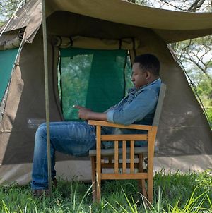 Hôtel Serengeti Budget Campsite & Safari Exterior photo