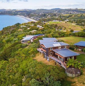 Villa Seaview Sojourn - Waiheke Escapes à Onetangi Exterior photo