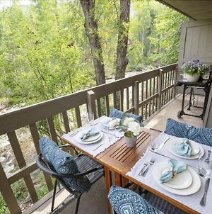 Riverfront 2 Bedroom - Steps To Town - Pool & Hot Tub Aspen Exterior photo