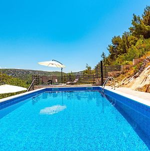 Awesome Home In Skradin With 3 Bedrooms, Wifi And Heated Swimming Pool Exterior photo