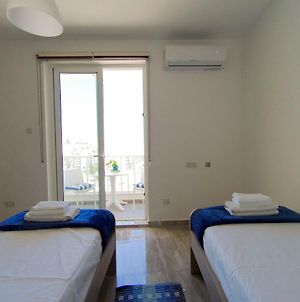 F11-3 Room 2 Single Beds Shared Bathroom In Shared Flat Msida Exterior photo