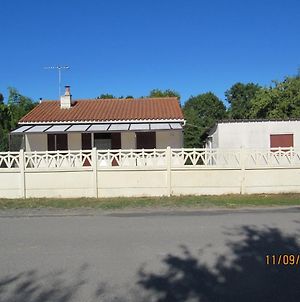 Villa la maison du pecheur à Saint-Martin-de-Sanzay Exterior photo