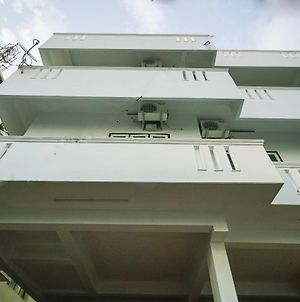 Oyo Home Elegant Kaippallil Apartments 2Bhk Kochi Exterior photo