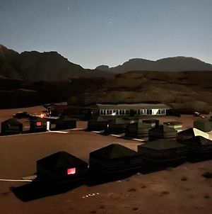 Hôtel Black Irish Camp And Tours à Wadi Rum Exterior photo
