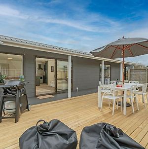 Villa Hosts On The Coast R And R On Cook à Whitianga Exterior photo