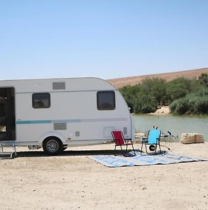 Hôtel רגעים במדבר- הקרוואן à Yeruham Exterior photo