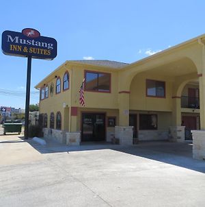 Mustang Inn And Suites San Antonio Exterior photo