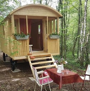 Lovely Shepherds Hut In Chauminet Sougeres-en-Puisaye Exterior photo