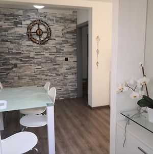 Appartement Spring Apt With Garden And Free Secure Parking à Domžale Exterior photo