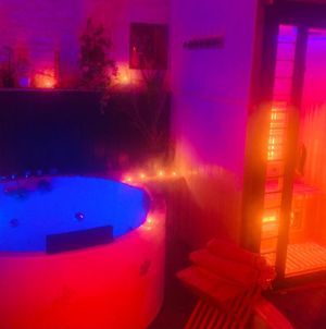 La Romance jacuzzi sauna de luxe jardin au calme Niort Exterior photo