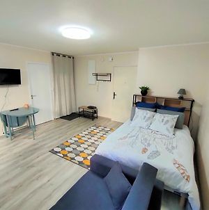 Appartement Lovely Flat Nearby Paris Fully Redone With Free Parking On Premises And Balcony à Clichy Exterior photo