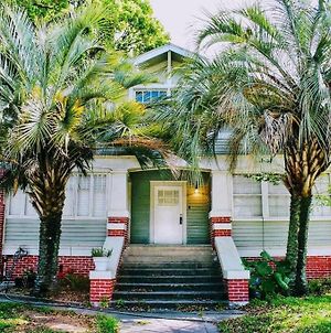 Appartement Treehouse Attic Unit In Historical Montrose à Houston Exterior photo