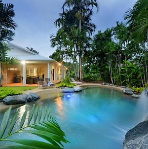 Villa Sandwater-Tropical Beachside Holiday House à Port Douglas Exterior photo