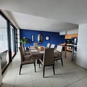 Accommodation Front - Exquisite 6 Sleeper Apartment With Ocean Views Durban Exterior photo