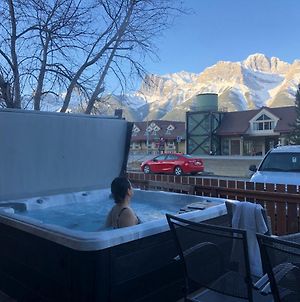 Private Hot Tub / Yard /Patio - A/C- Mountain View Vacation Home Canmore Exterior photo