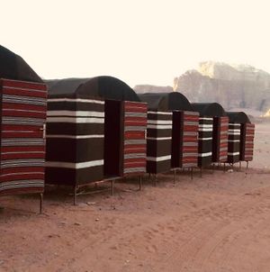 Hôtel Walid Bedouin Camp à Wadi Rum Exterior photo
