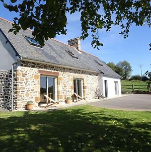 Cottage, Saint Ovin Exterior photo