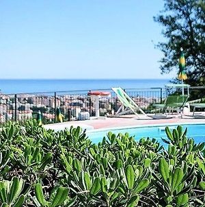 Tourist Resort Villaggio Colombo, Marina dʼAndora Exterior photo