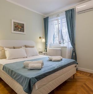 Central Stylish & Cozy One Bedroom Apartment - Adela Accommodation - Ideal For Long Stays Bucarest Exterior photo
