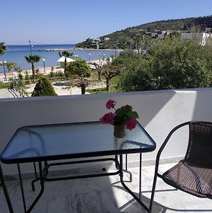 Villa Παραθαλασσια Στουντιο Μιχαλιας Sea View Studio Michalias à Agia Marina  Exterior photo