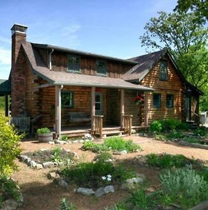 Villa Main Cabin And Kitchen Flat Westerfield Cabin With Kitchen And Laundry à Freeburg Exterior photo