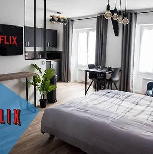 Appartement Beau Studio Style Industriel - Wifi - Netflix à Corbeil-Essonnes Exterior photo