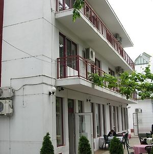 Federația Română de Scrimă - Hotel Floreta de Aur Bucarest Exterior photo