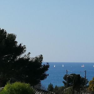 Sanary les gorguettes, studio avec terrasse vue mer Exterior photo