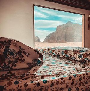 Bed and Breakfast Martian Desert Camp à Wadi Rum Exterior photo